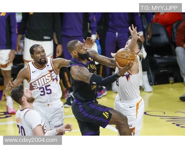 2006年11月湖人与太阳的经典对决回顾与精彩瞬间分析 2006年11月湖人与太阳的经典对决回顾与精彩瞬间分析