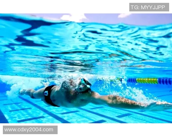 提升自由泳效率与技巧的科学方法和姿势优化策略 提升自由泳效率与技巧的科学方法和姿势优化策略