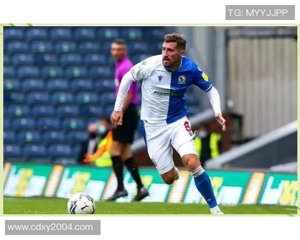 足坛风云再起：全球足球强队争锋激战，明星球员挑战极限，赛事高潮迭起